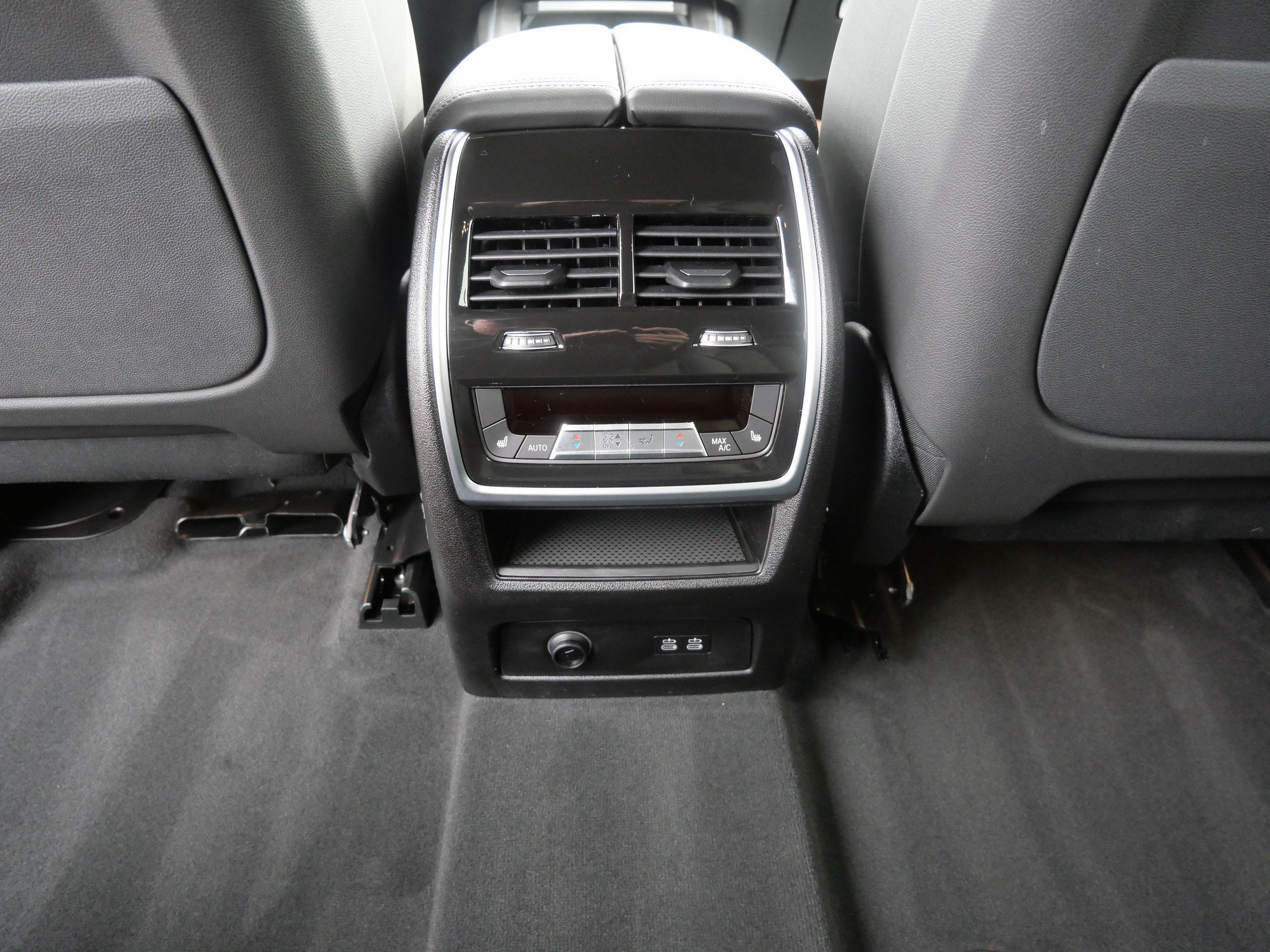 Used 2026 BMW X7 xDrive40i AWD/4WD image 17