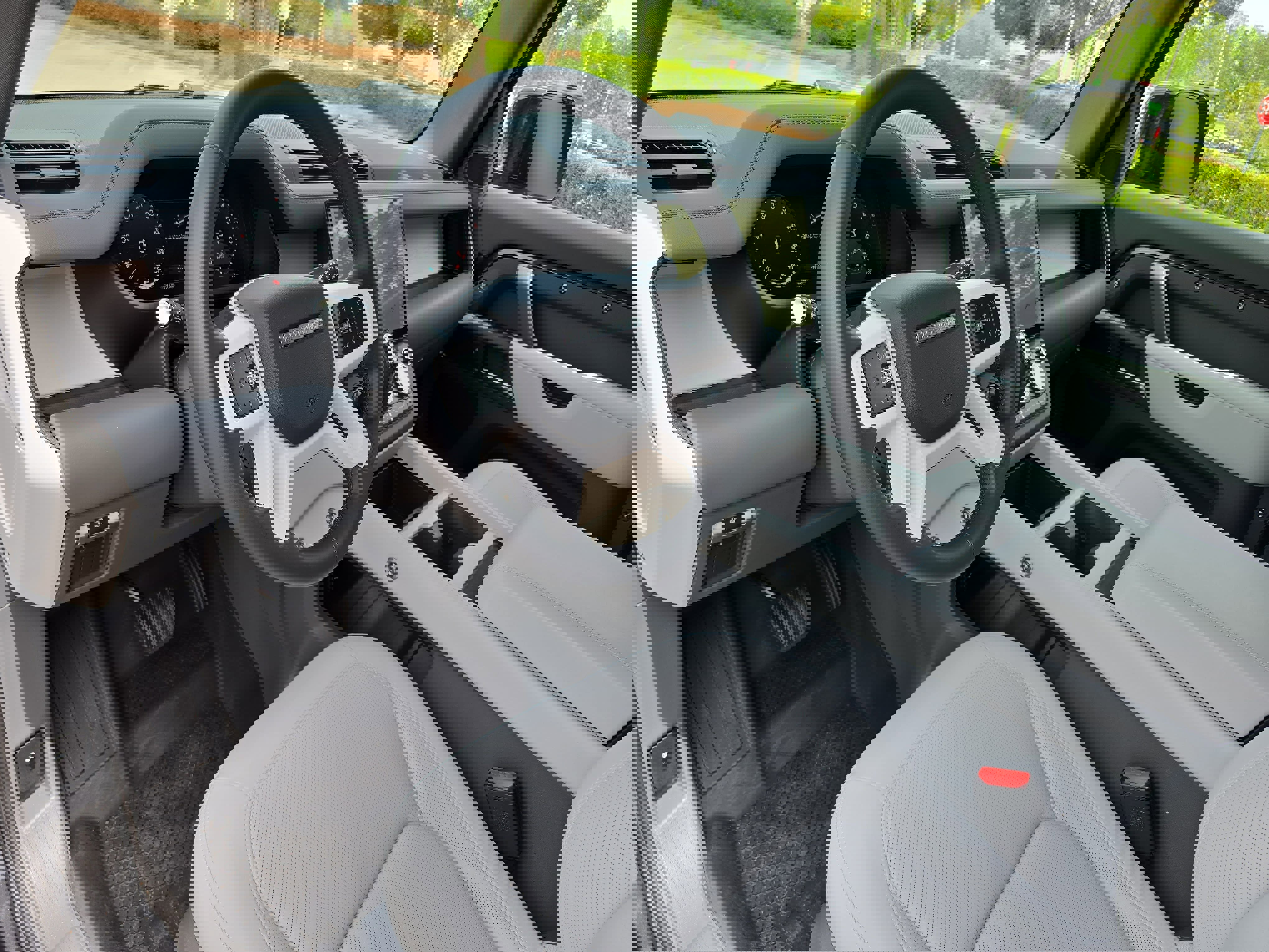 Used 2026 Land Rover Defender 110 X-Dynamic SE AWD/4WD image 15