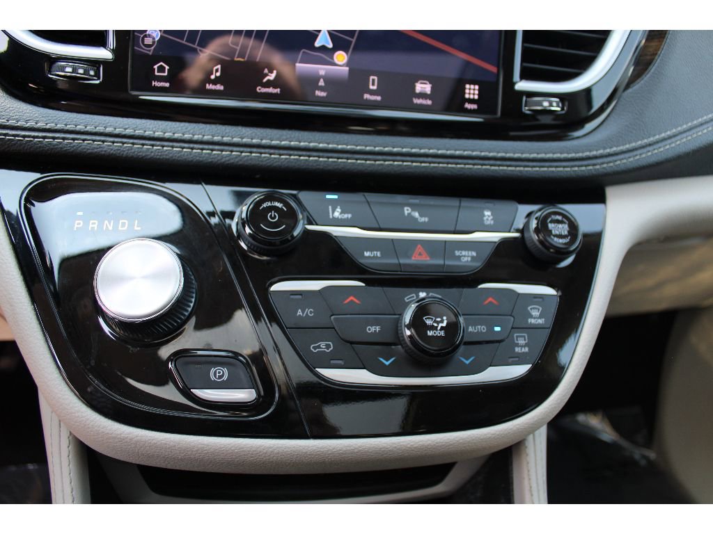 Used 2023 Chrysler Pacifica Limited image 33
