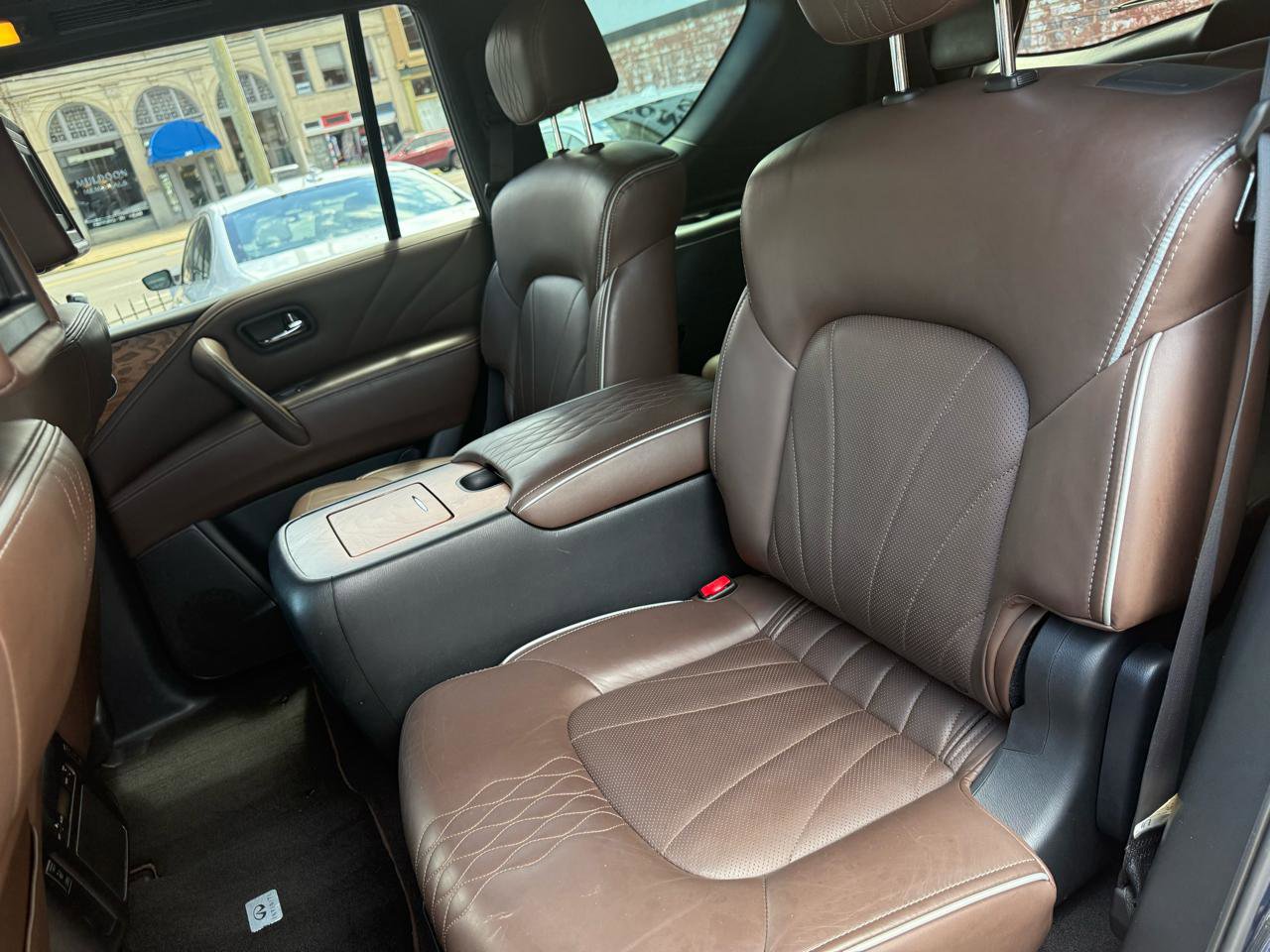 Used 2017 INFINITI QX80 Limited AWD/4WD image 7