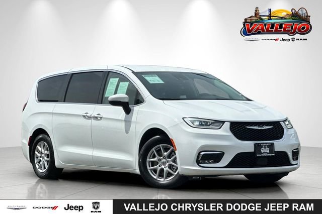 Used 2023 Chrysler Pacifica Touring-L FWD image 1