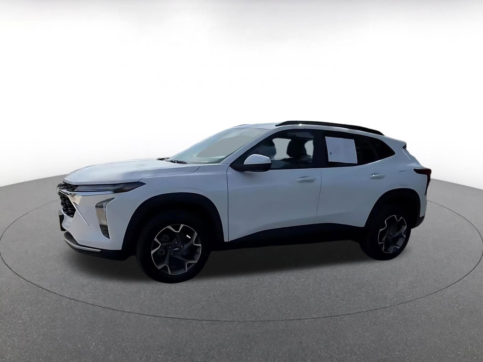 Used 2025 Chevrolet Trax LT image 8