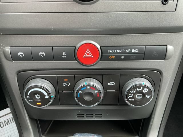 Used 2012 Chevrolet Captiva Sport LT FWD image 16