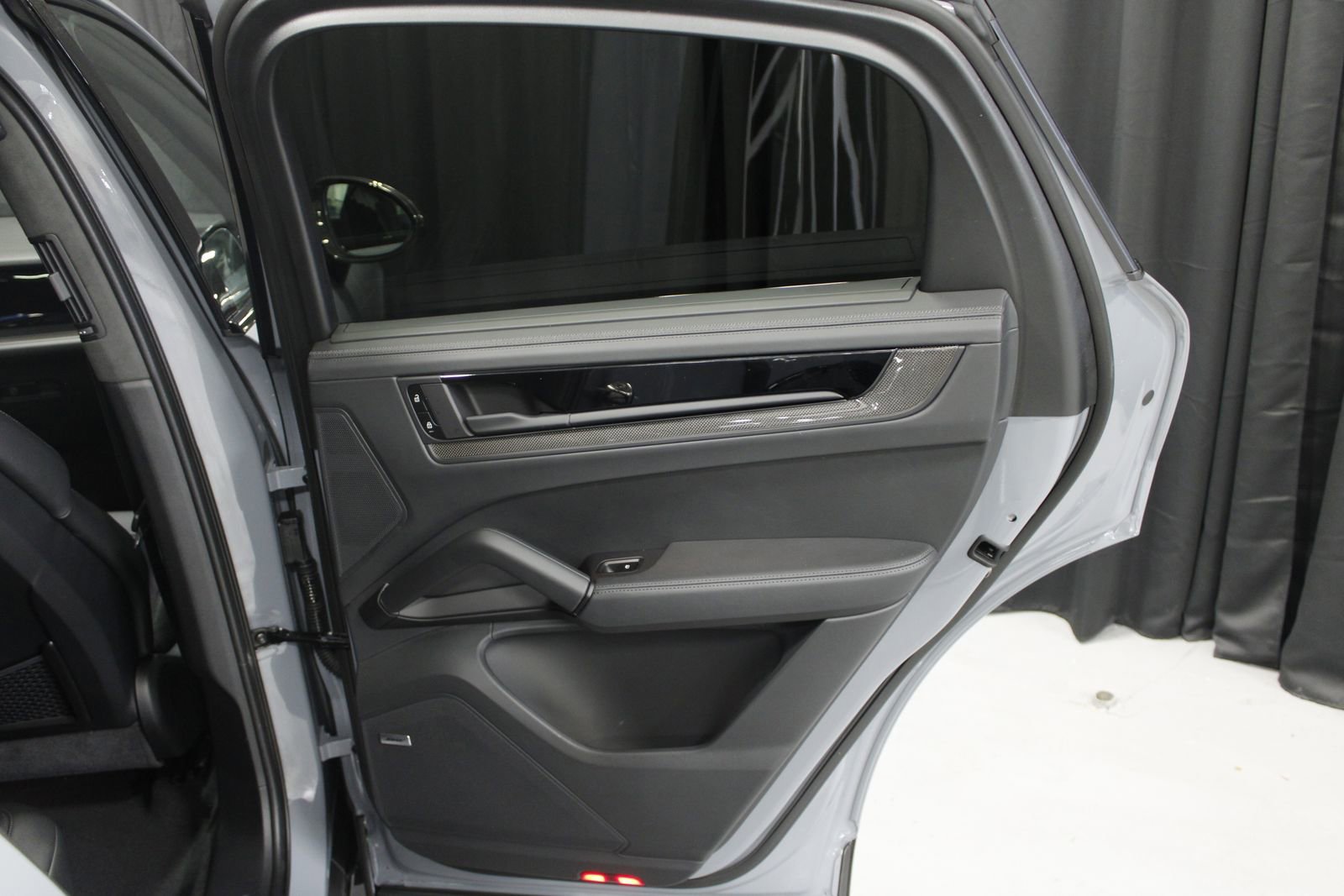 Certified 2025 Porsche Cayenne GTS AWD/4WD image 26