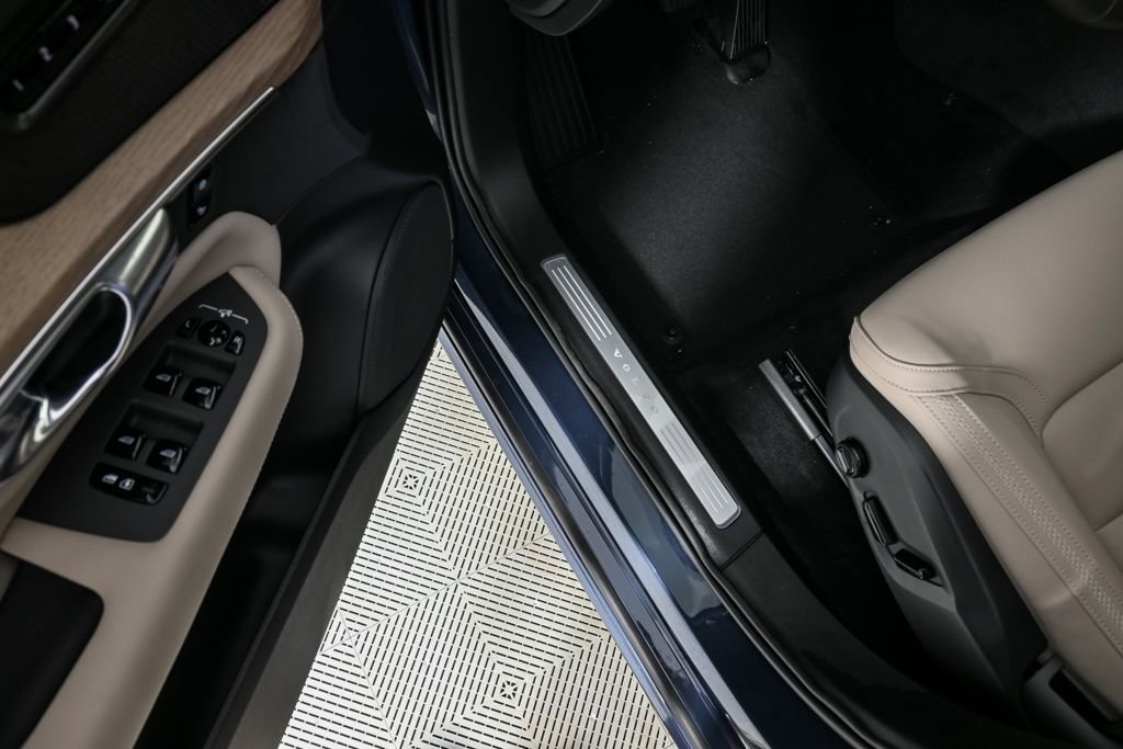 Used 2026 Volvo XC90 B6 Plus w/ Protection Package Premier image 10