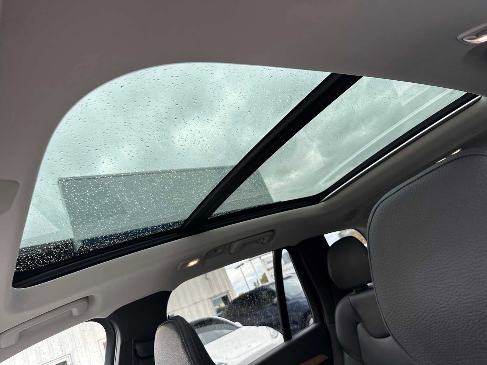 Certified 2023 Volvo XC90 T8 Plus image 32