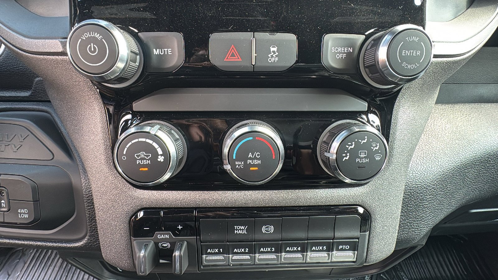 New 2026 RAM 3500 Tradesman w/ Chrome Appearance Group A AWD/4WD image 17