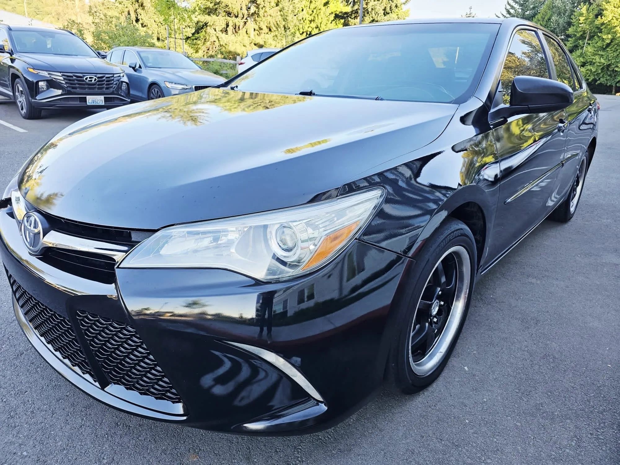 Used 2015 Toyota Camry SE image 1
