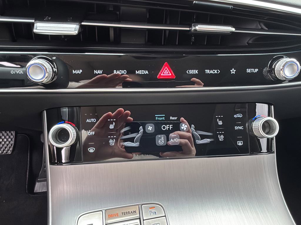 Certified 2026 Genesis GV70 2.5T Advanced image 32