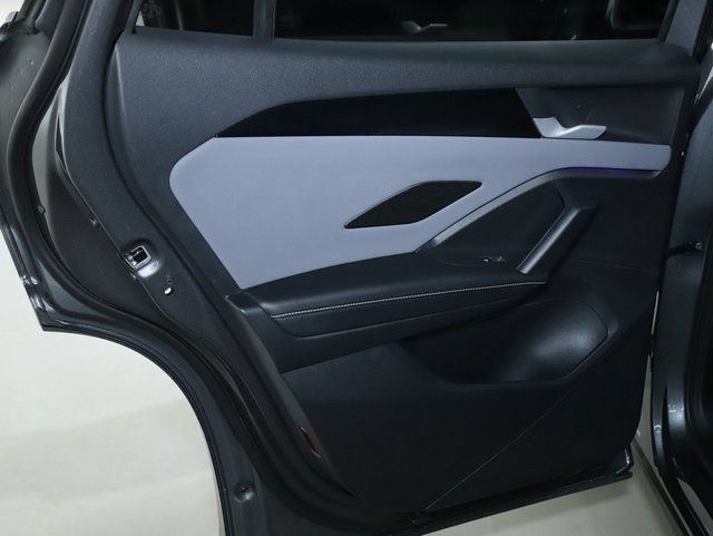 Certified 2025 Volkswagen Tiguan SE AWD/4WD image 13