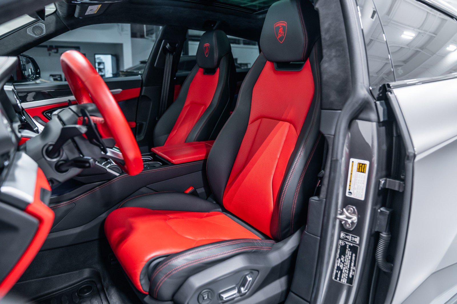 Used 2021 Lamborghini Urus image 10