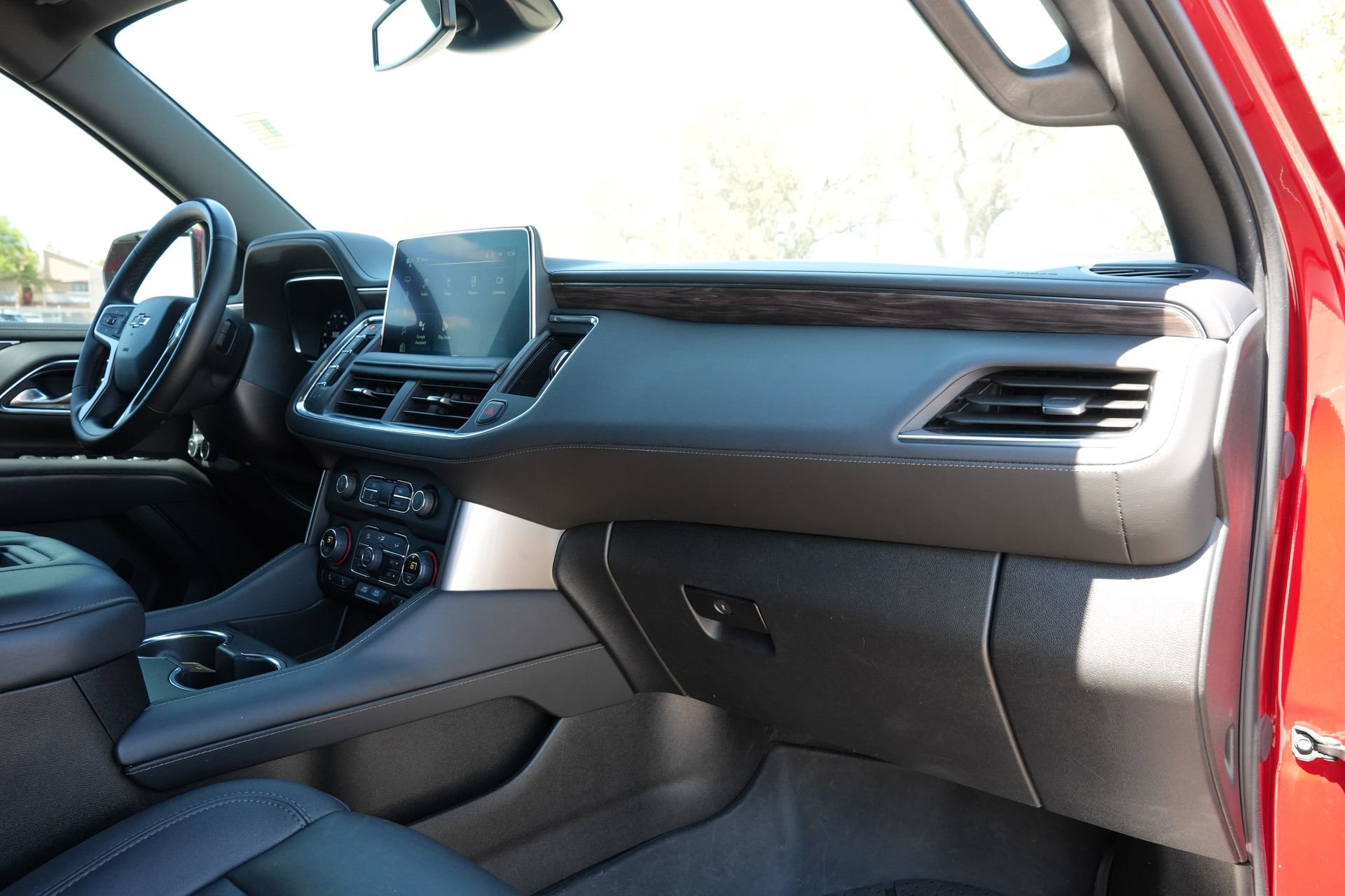 Used 2024 Chevrolet Tahoe Z71 w/ Luxury Package AWD/4WD image 25