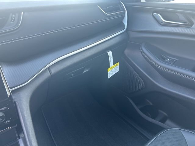 New 2025 Jeep Grand Cherokee L Altitude image 41
