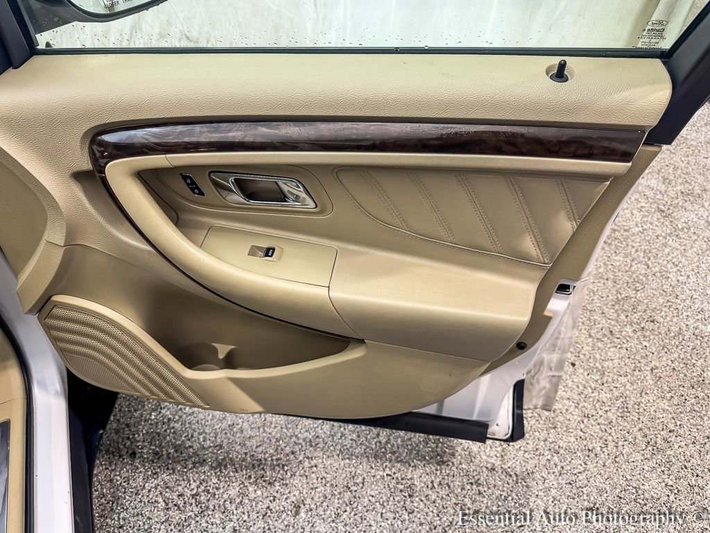 Used 2017 Ford Taurus Limited image 27