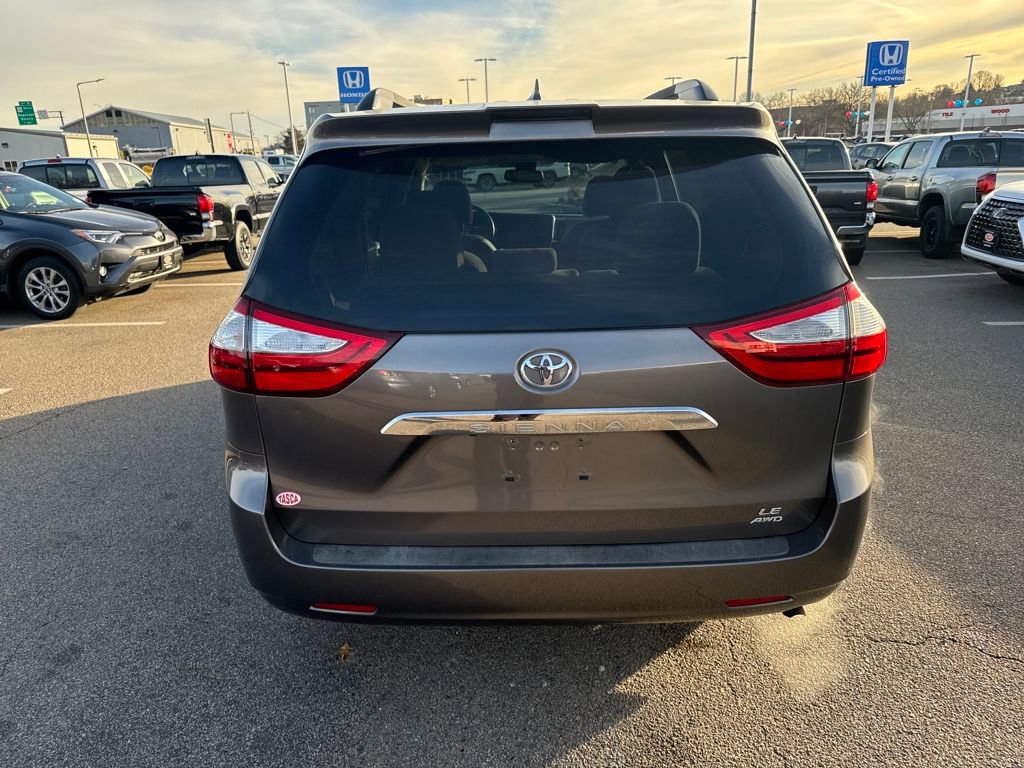 Used 2018 Toyota Sienna LE image 6