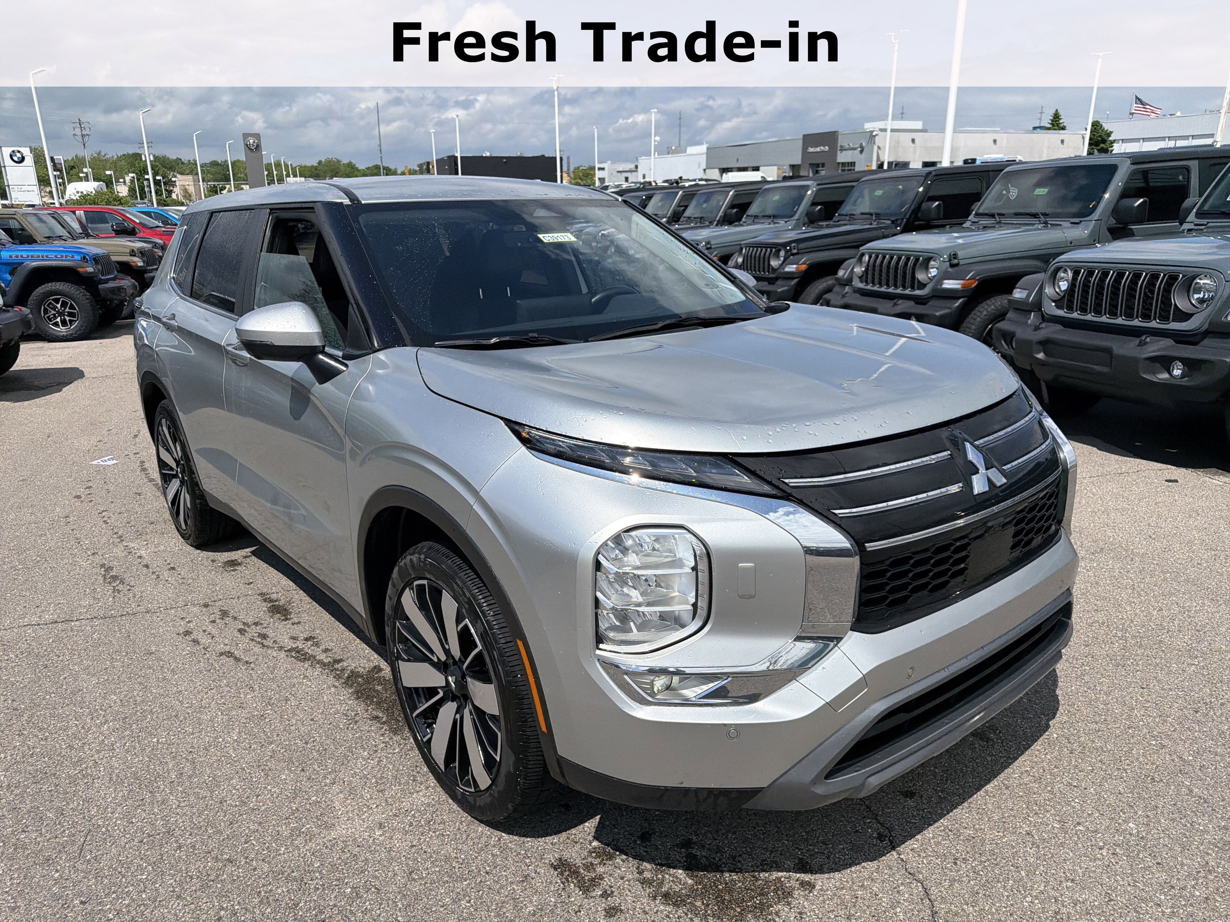 Used 2025 Mitsubishi Outlander SE AWD/4WD image 14