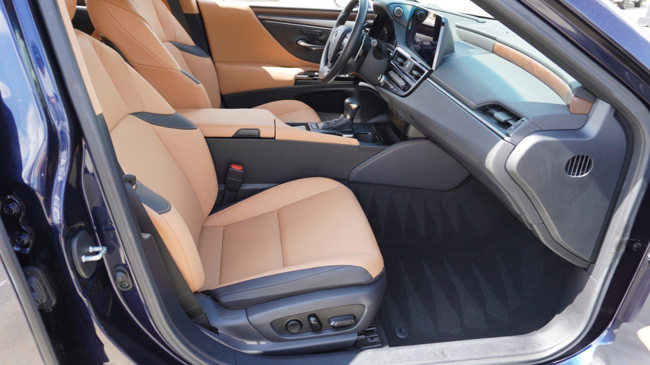 Used 2024 Lexus ES 350 w/ Premium Package image 14