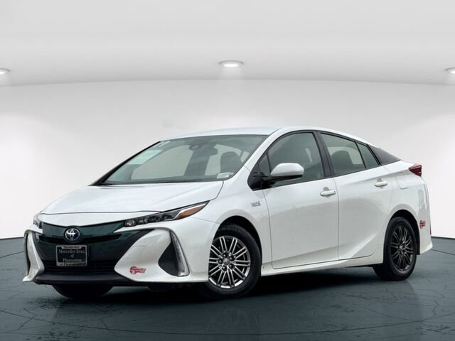 Used 2017 Toyota Prius Prime image 2