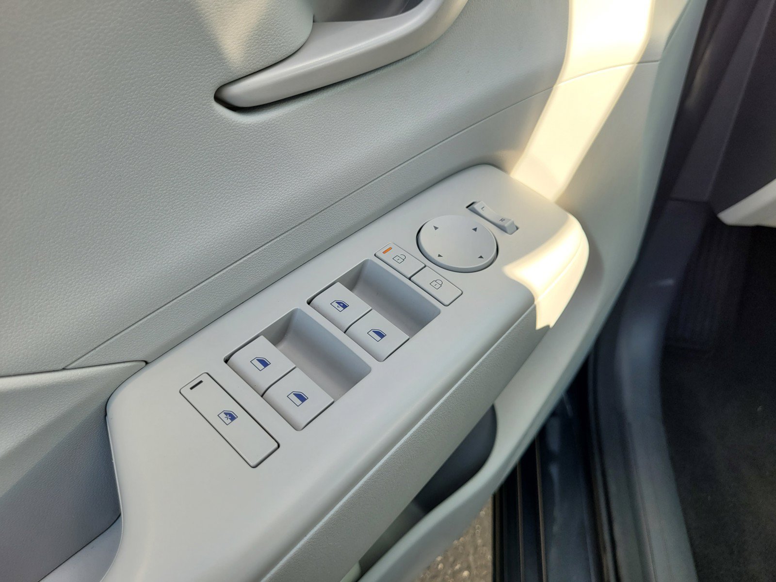 Used 2024 Hyundai Kona SEL FWD image 26