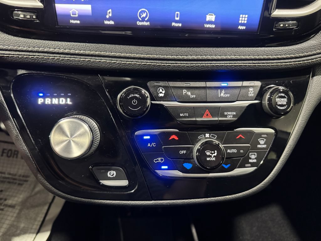 Used 2021 Chrysler Pacifica Touring w/ S Appearance Package FWD image 32
