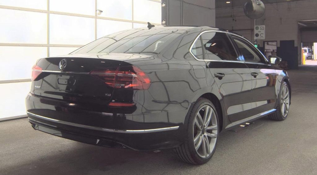 Used 2017 Volkswagen Passat 1.8T R-Line FWD image 2