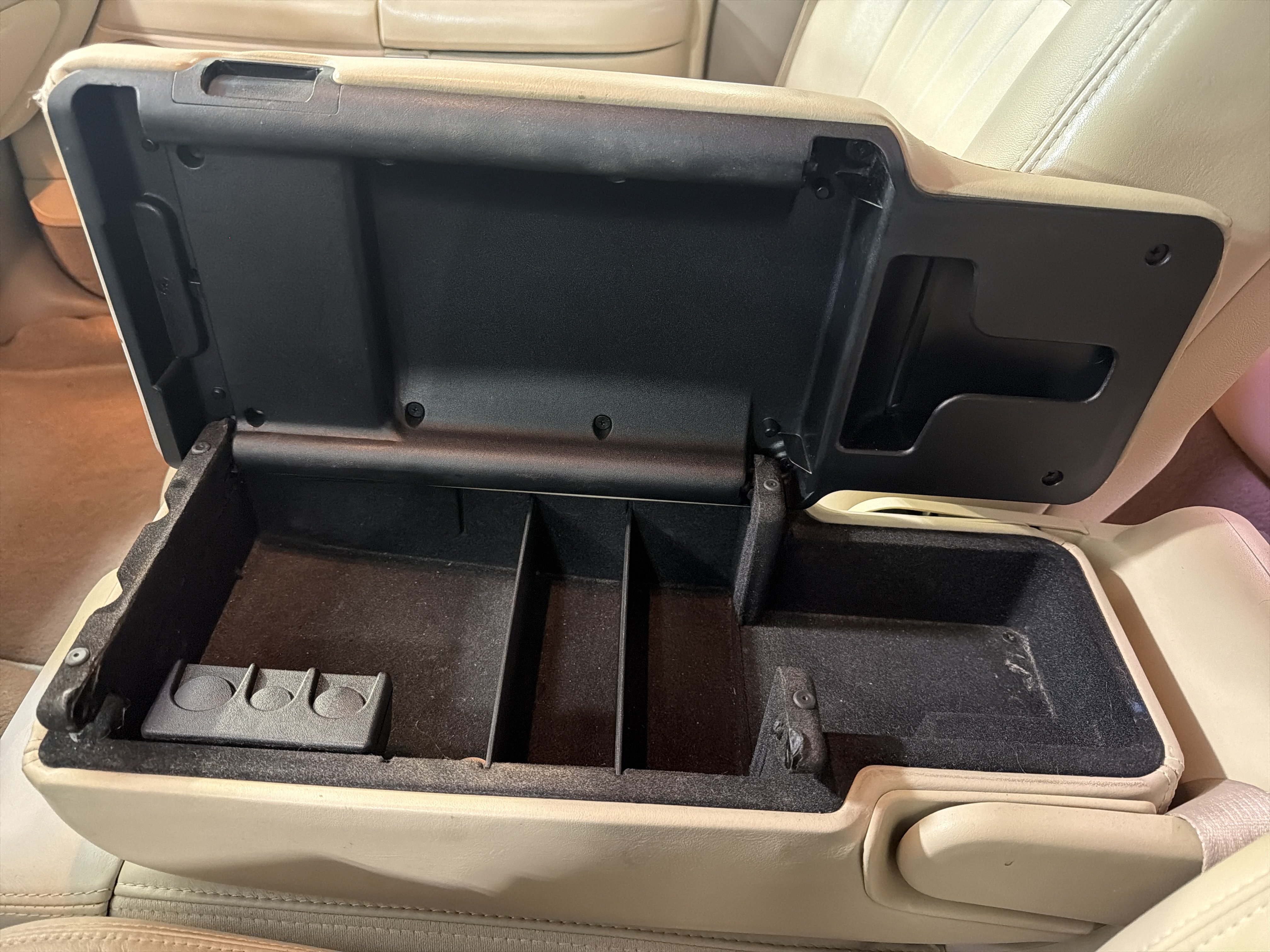 Used 2004 Lincoln Town Car Signature RWD image 18