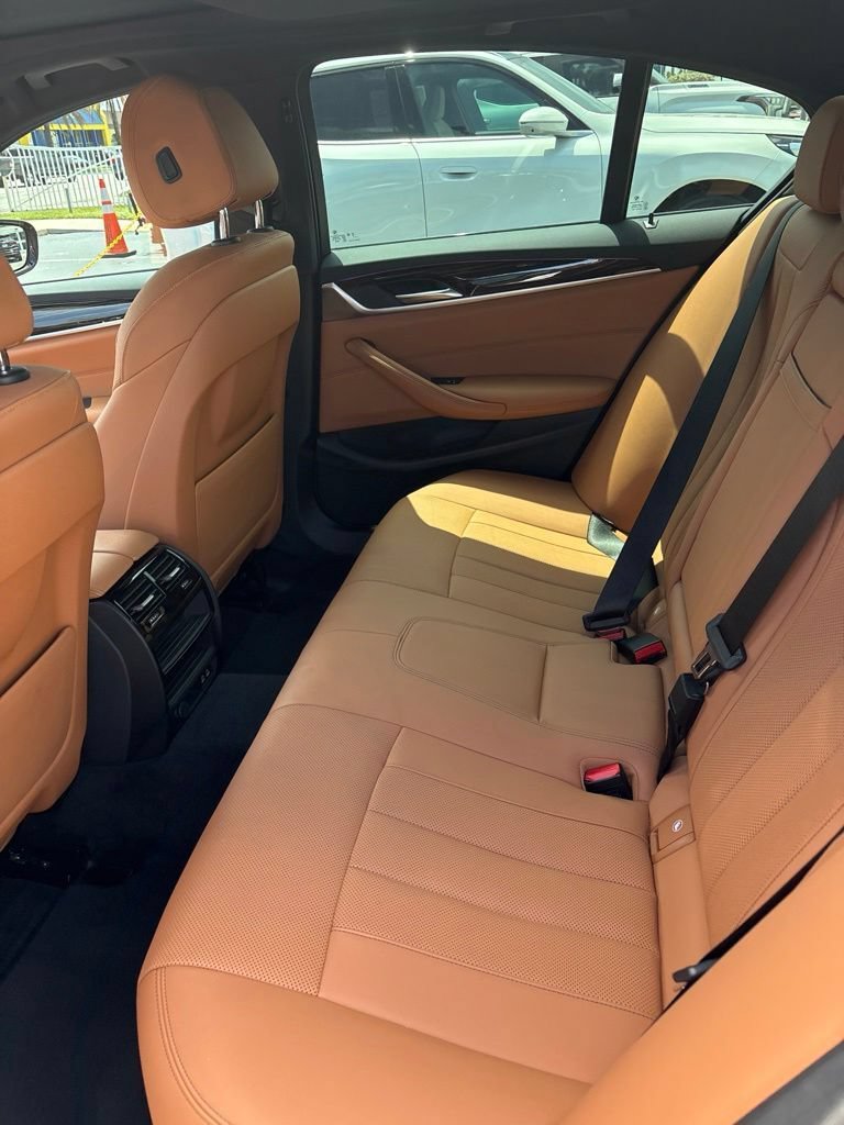 Used 2023 BMW 530i xDrive w/ M Sport Package AWD/4WD image 5