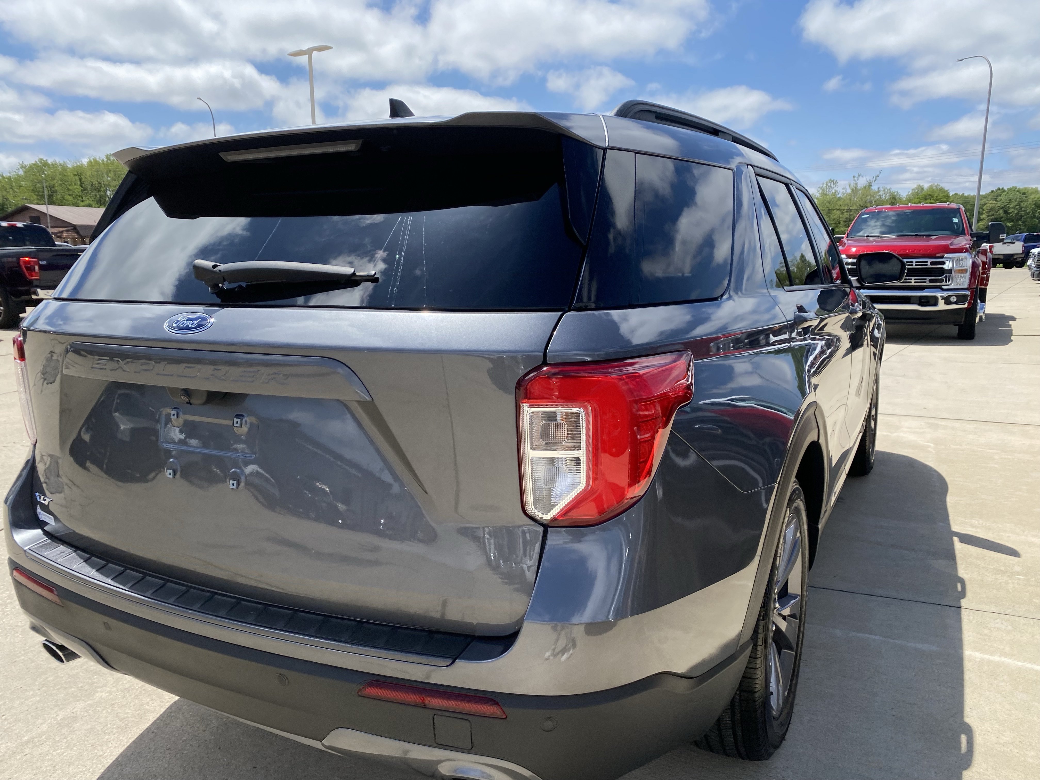 Used 2022 Ford Explorer XLT w/ Equipment Group 202A RWD image 6