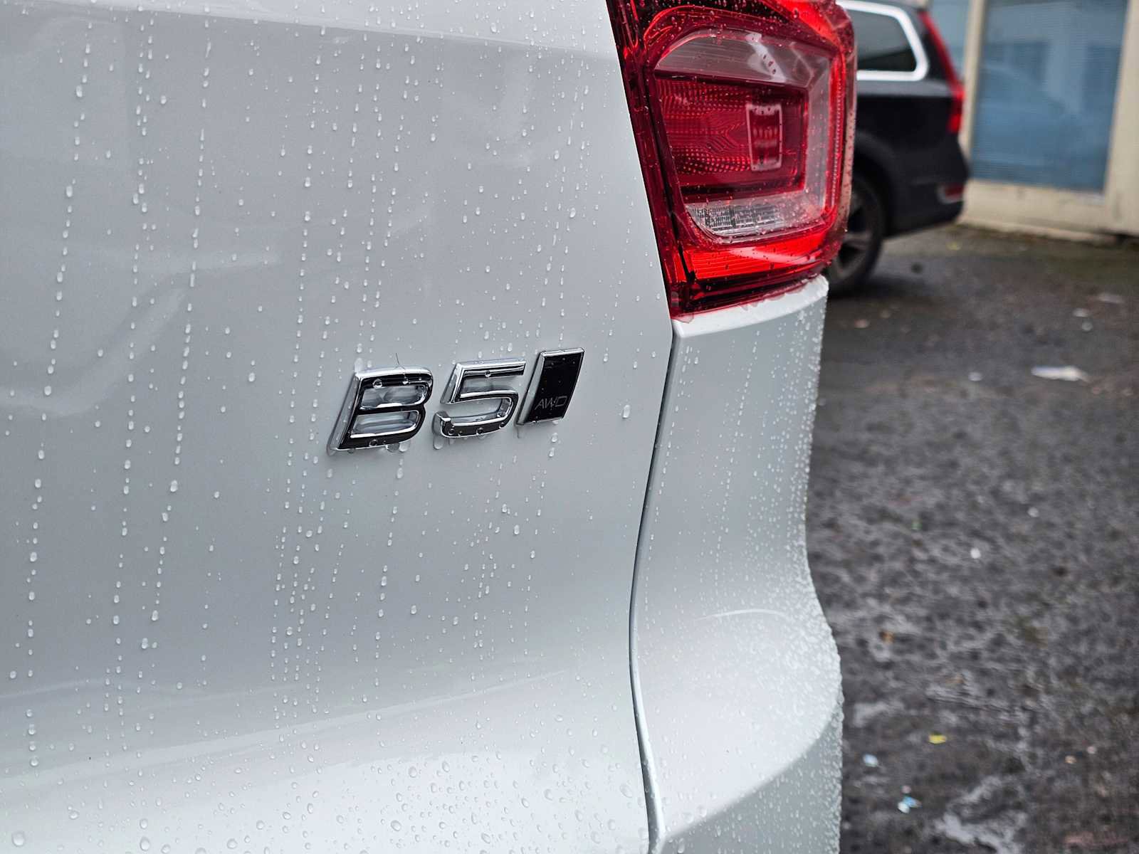 New 2025 Volvo XC40 B5 Core w/ Protection Package Premier image 16