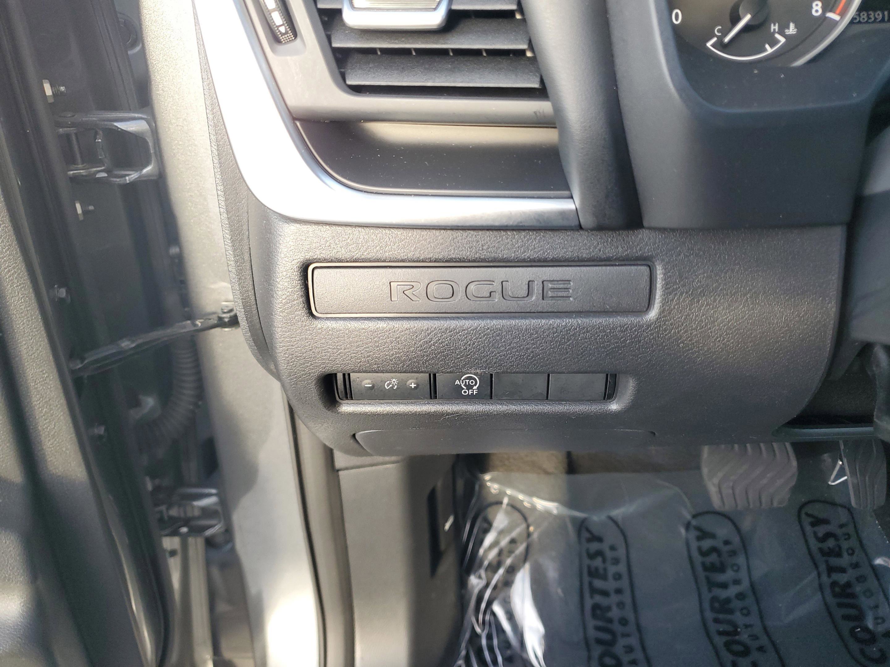 Used 2023 Nissan Rogue S image 29