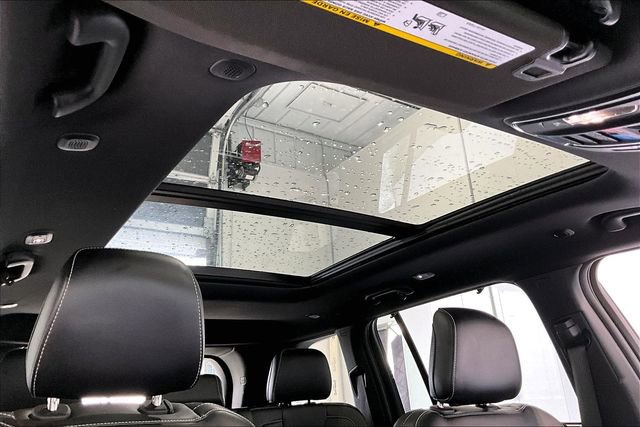 Used 2024 Jeep Grand Cherokee Limited w/ Luxury Tech Group II image 29