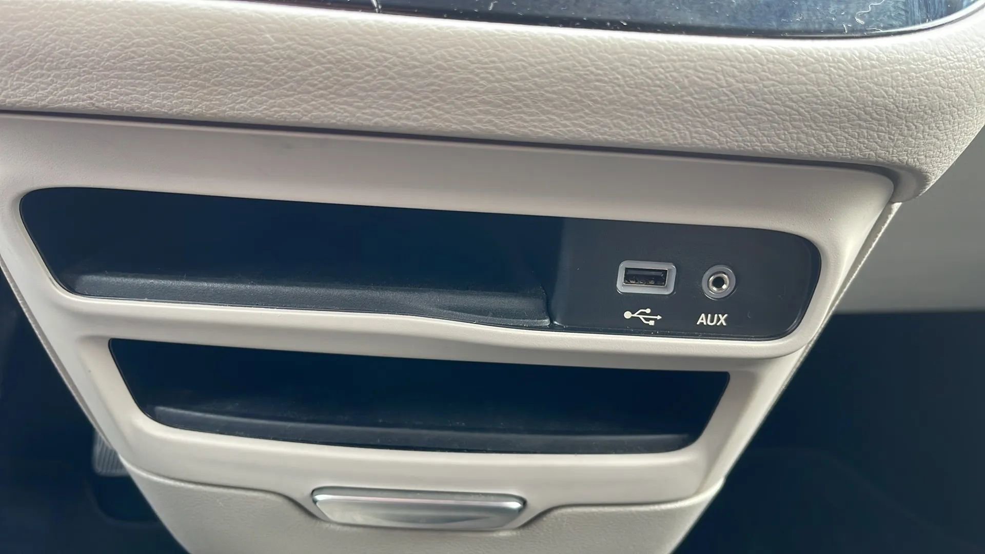 Used 2019 Chrysler Pacifica Touring Plus w/ Tire & Wheel Group image 31