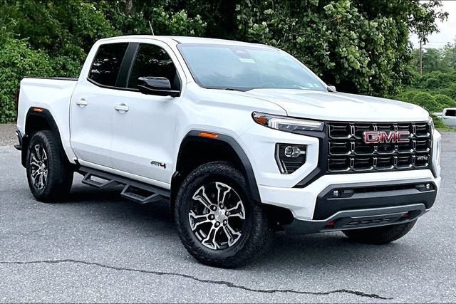 Used 2023 GMC Canyon AT4 w/ Technology Package AWD/4WD image 2