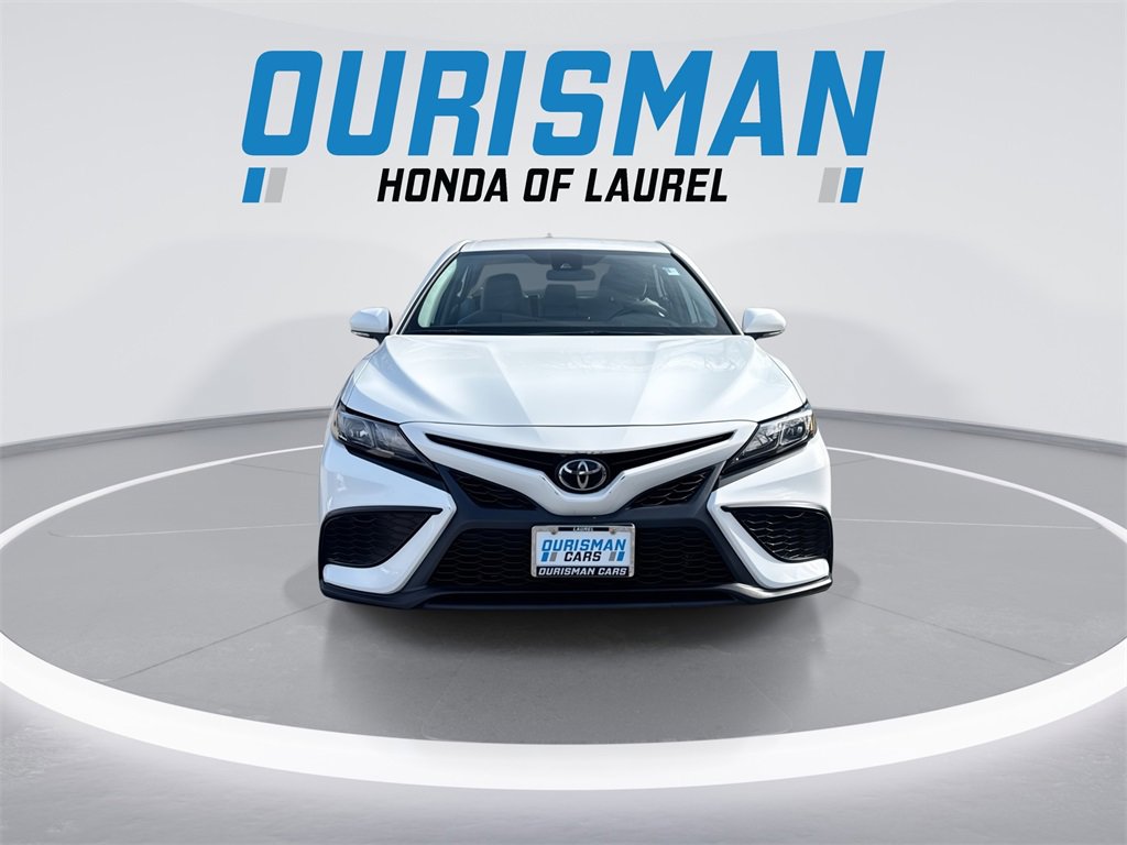 Used 2023 Toyota Camry SE image 3