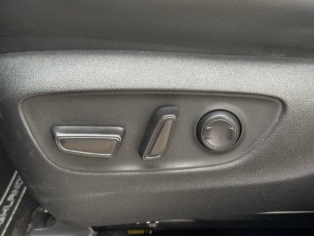 Used 2024 Toyota Highlander XSE FWD image 30