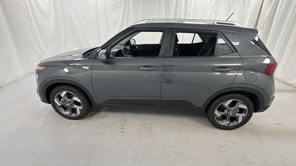 Used 2025 Hyundai Venue SEL image 6