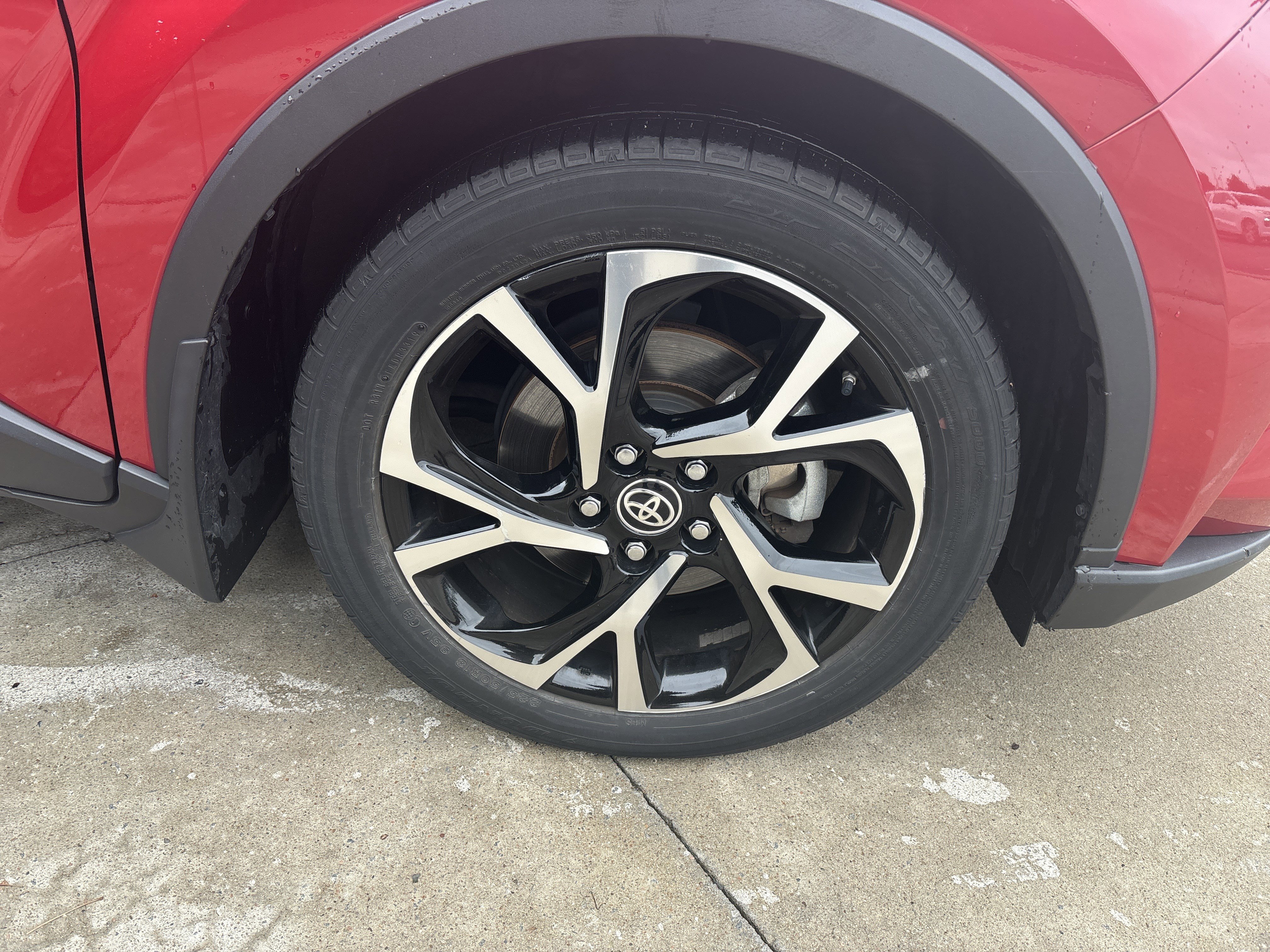 Used 2020 Toyota C-HR XLE FWD image 16