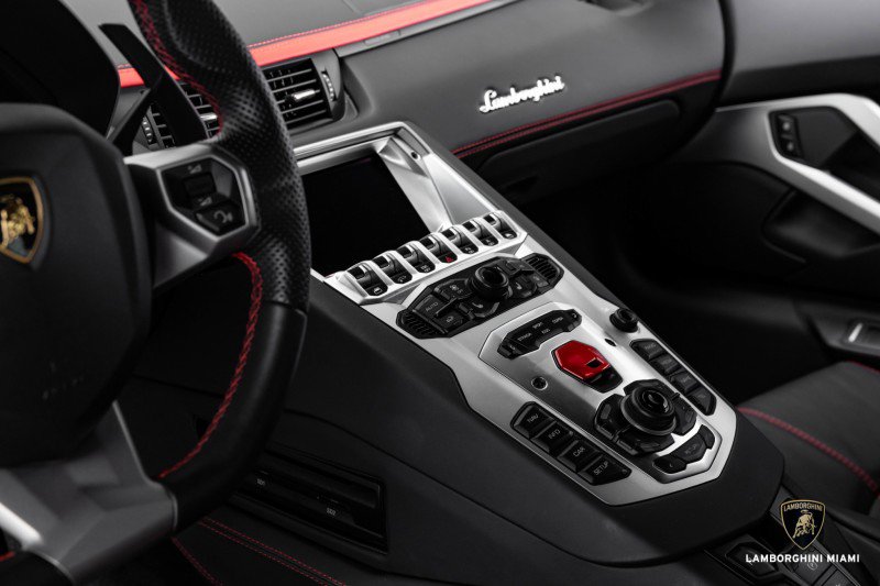 Used 2018 Lamborghini Aventador S image 53