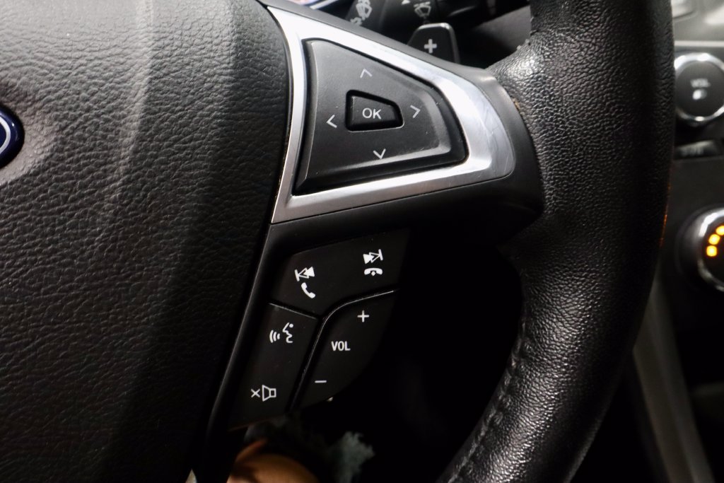 Used 2018 Ford Fusion SE FWD image 29