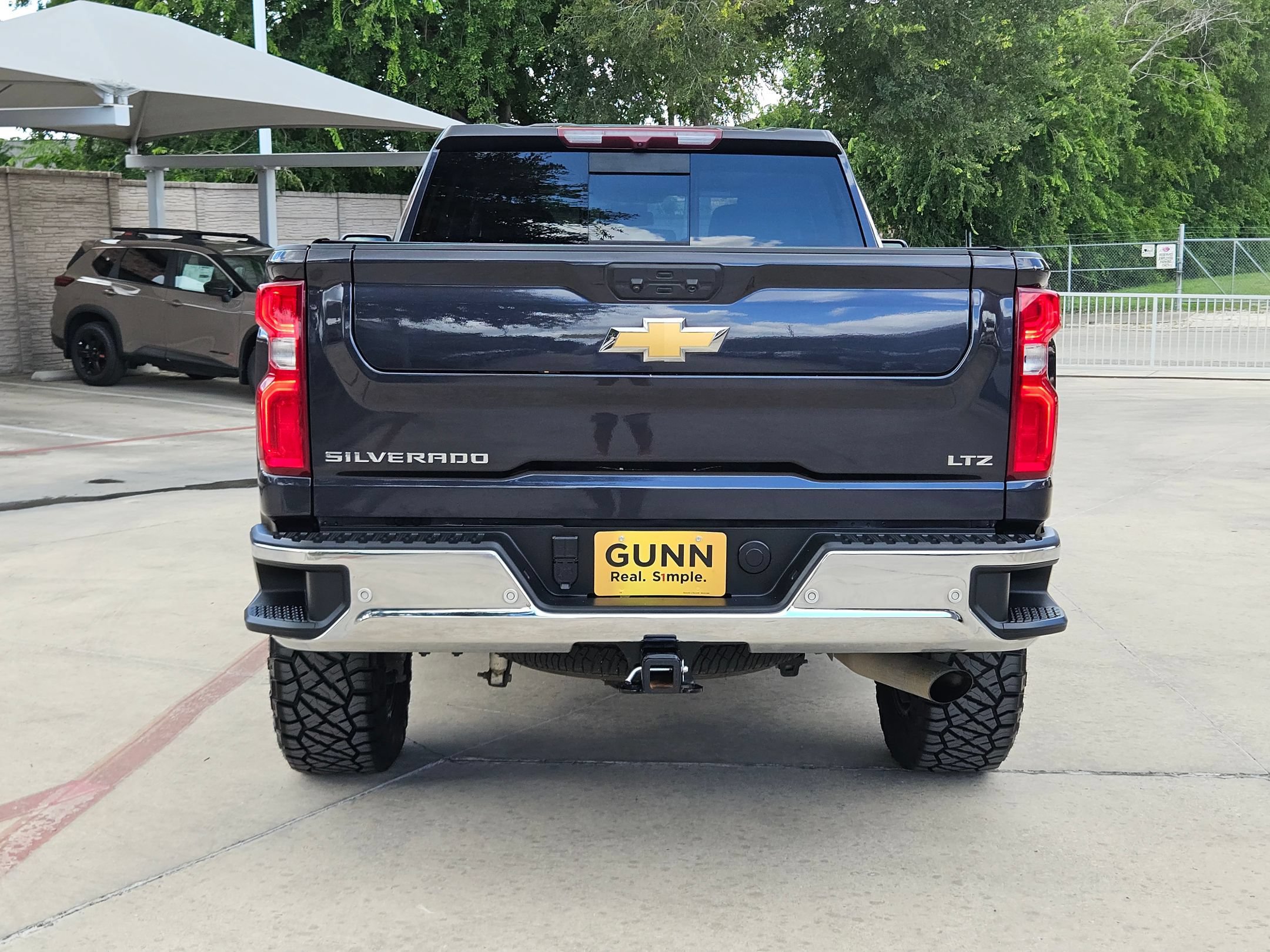 Used 2024 Chevrolet Silverado 2500 LTZ w/ LTZ Plus Package AWD/4WD image 4