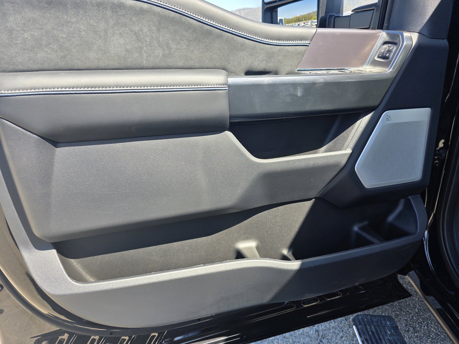 New 2026 Ford F250 Platinum w/ Tremor Off-Road Package AWD/4WD image 8