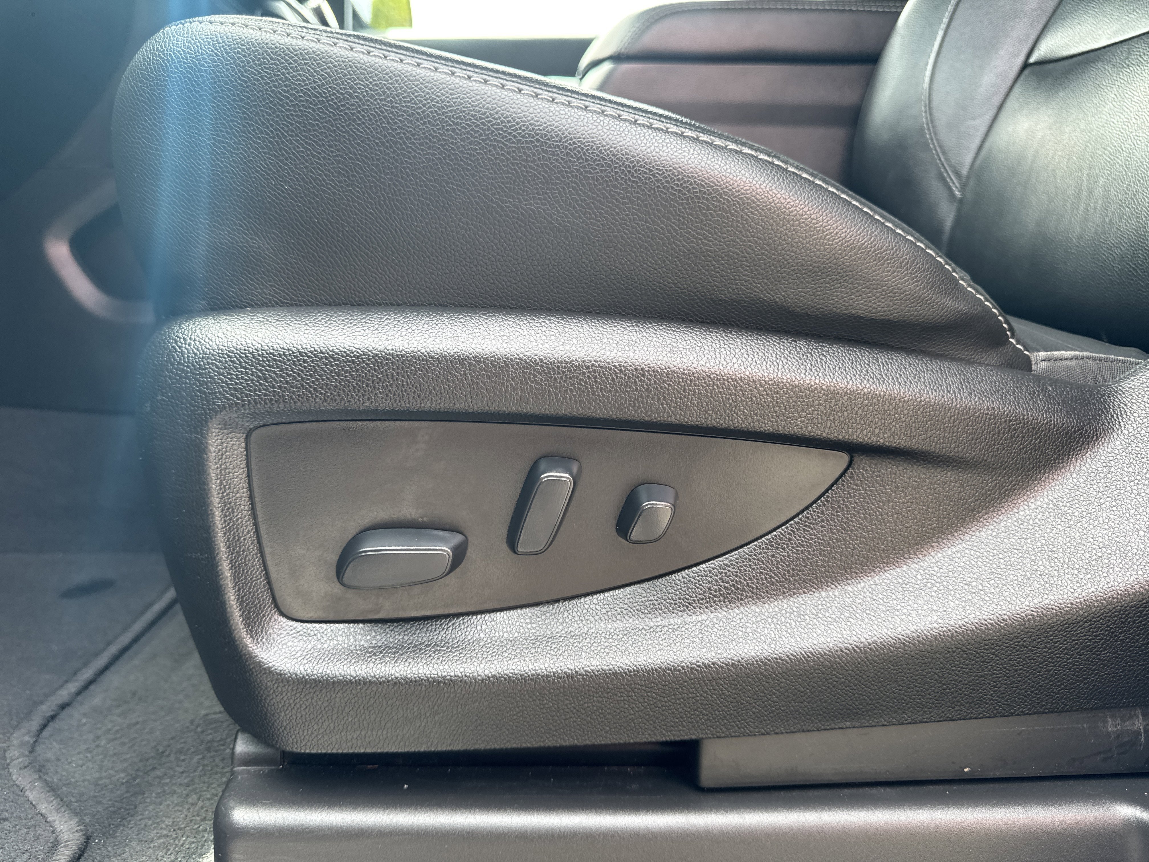 Used 2019 Chevrolet Suburban LT AWD/4WD image 19