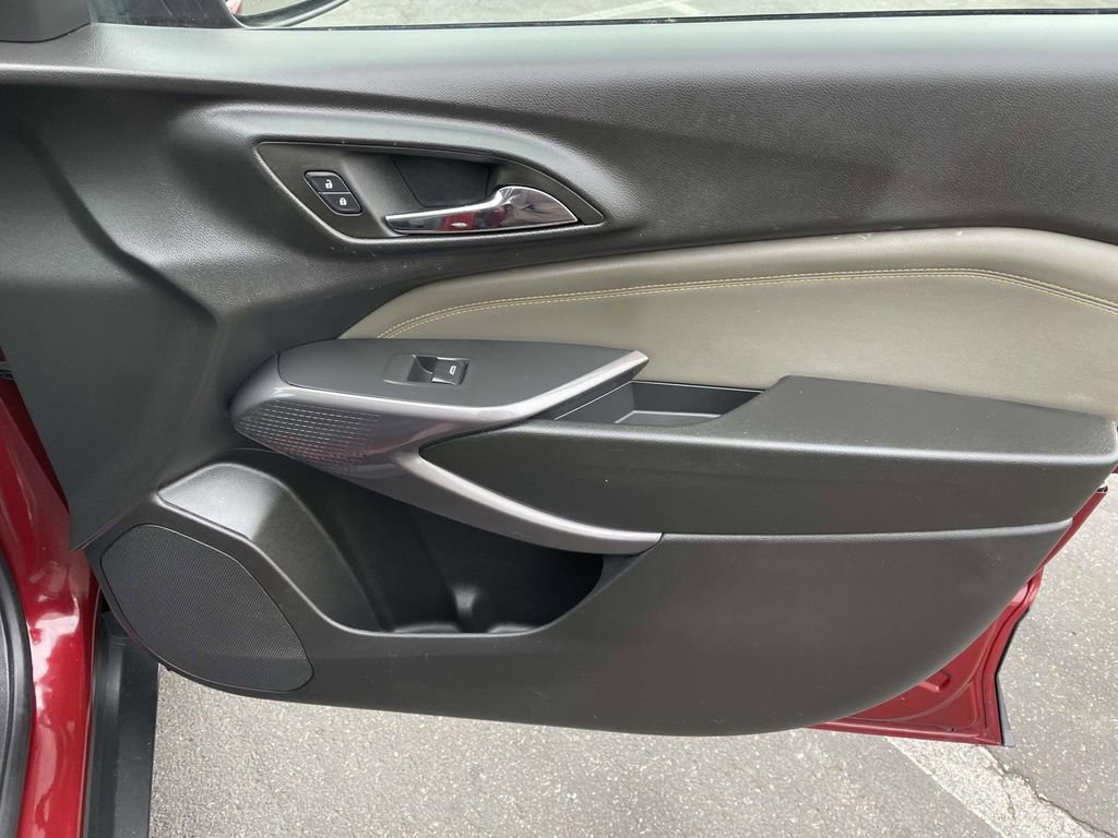 Used 2024 Chevrolet Trax ACTIV w/ Sunroof Package image 46