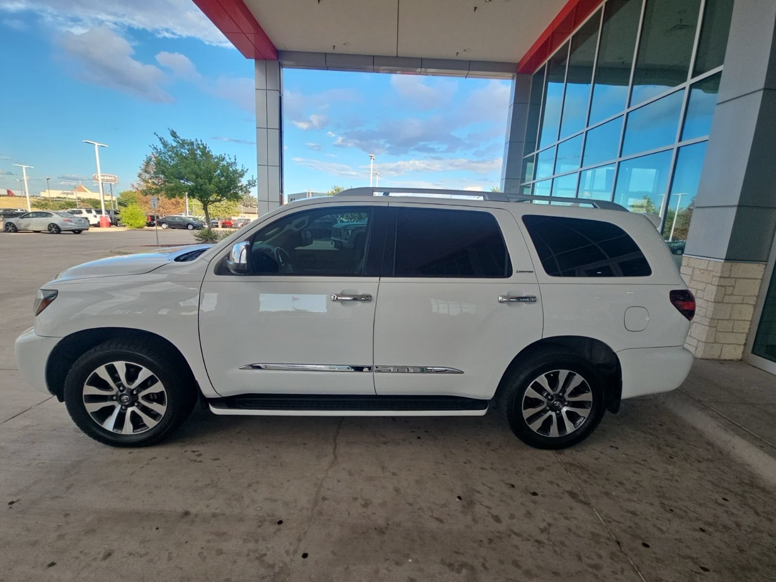 Used 2019 Toyota Sequoia Limited w/ Safety & Convenience Package RWD image 22