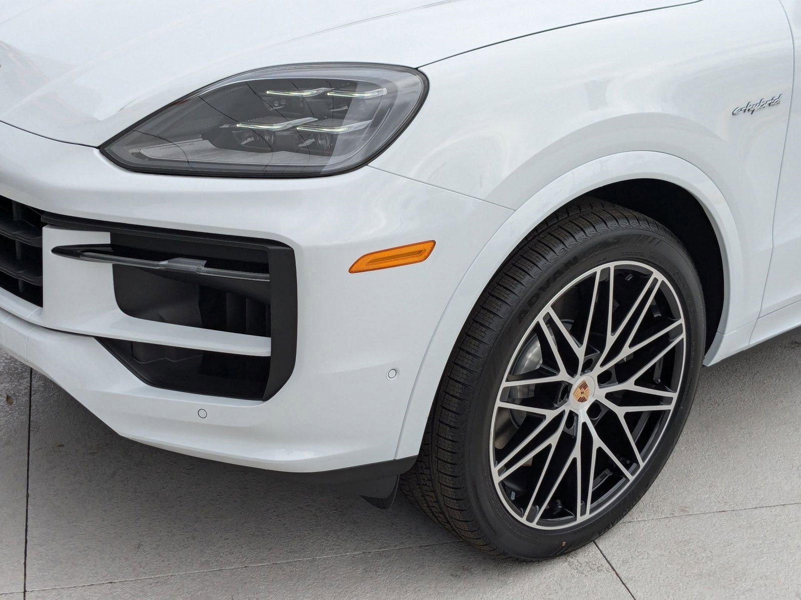 Certified 2025 Porsche Cayenne E-Hybrid image 13