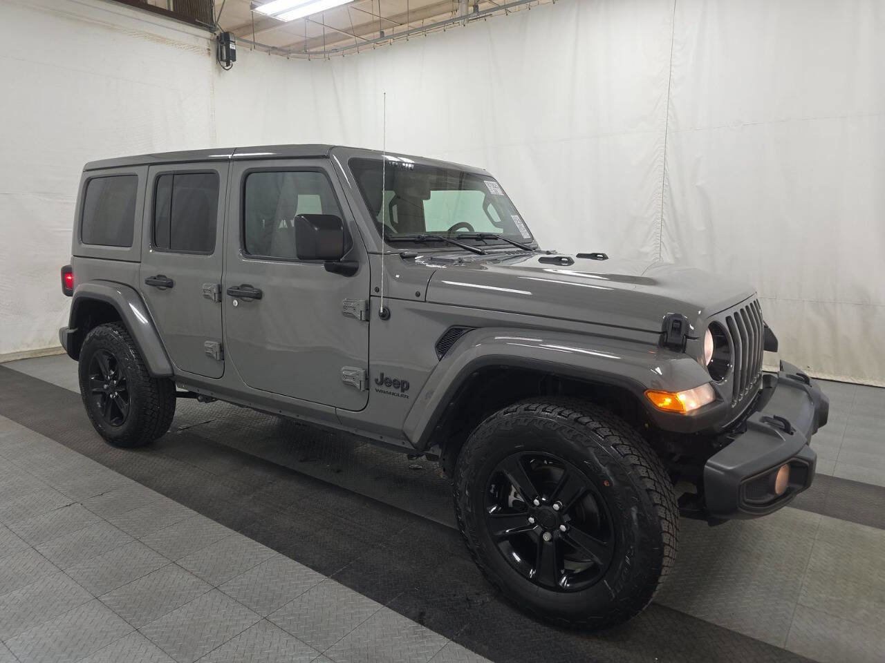 Used 2023 Jeep Wrangler Unlimited Sahara image 3