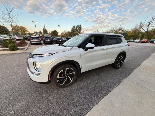 Used 2022 Mitsubishi Outlander SE AWD/4WD image 3