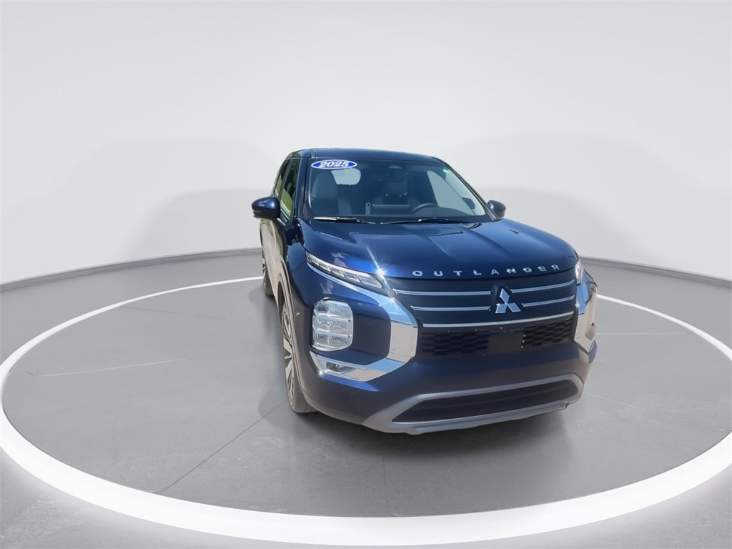New 2025 Mitsubishi Outlander SE image 3