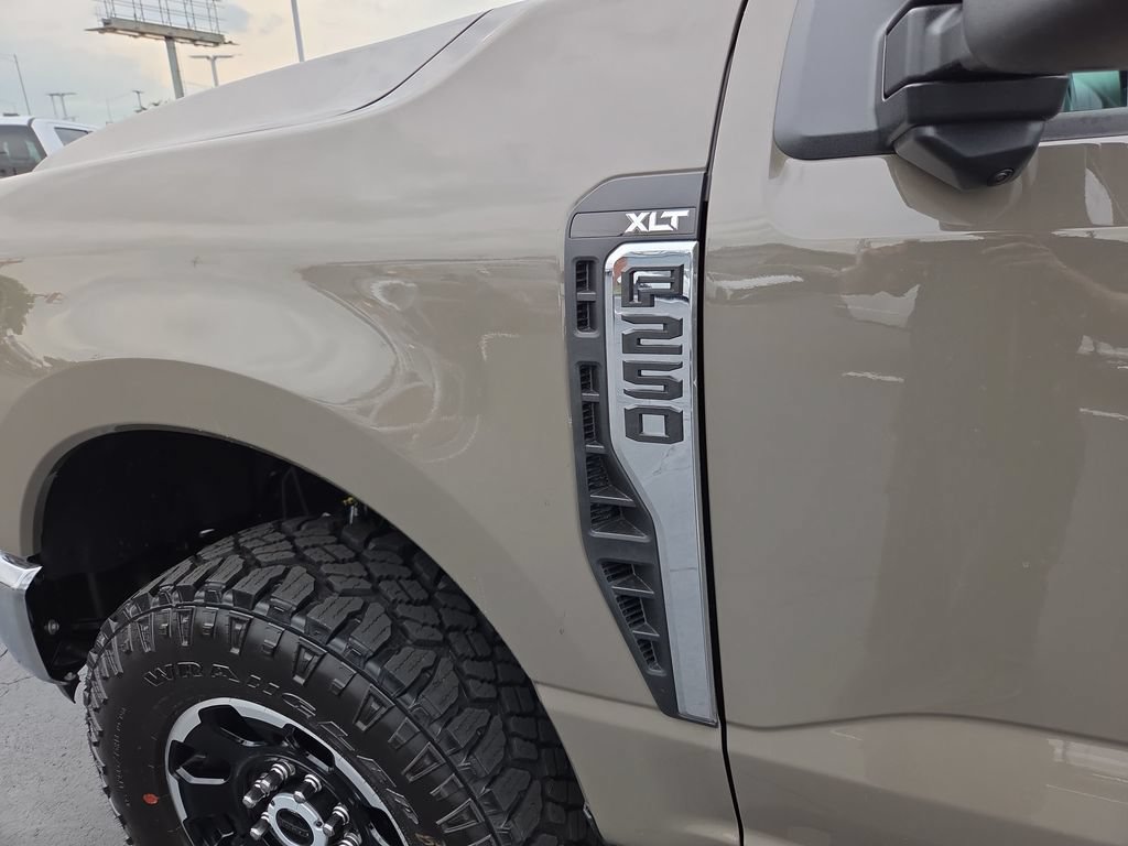 New 2027 Ford F250 XLT w/ XLT Premium Package AWD/4WD image 14