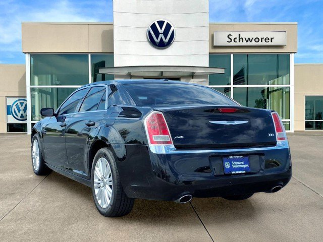 Used 2013 Chrysler 300 AWD w/ Driver Convenience Group image 9